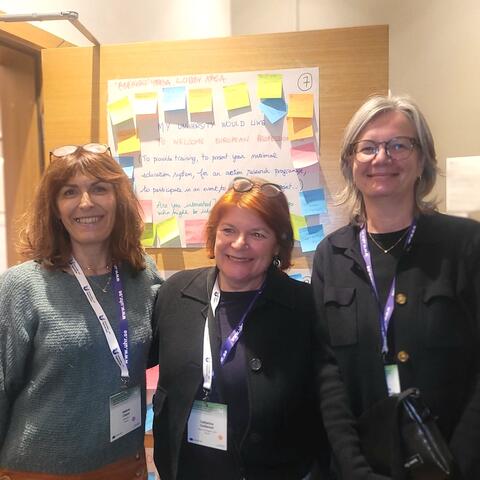 Hélène Claeys avec Catherine Guillemot, formatrice à l’INSPÉ de Bretagne et Silvia Baldassari, enseignante à l’Université d’Innsbruck en Autriche